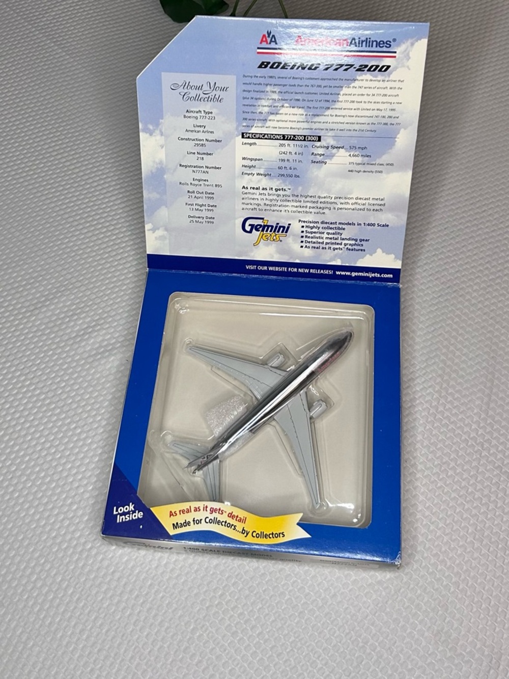 GeminiJets American Airlines Boeing 777-200 Chrome Model